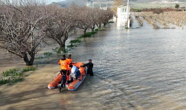 İzmir’de 50 yılda bir görülen meteorolojik tablo… Neden deniz yükseldi?