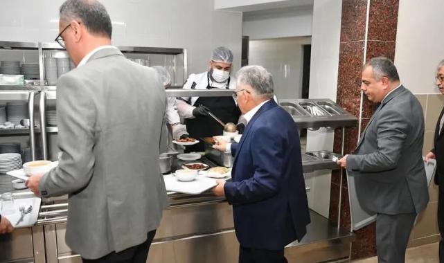 KASKİ personeline Başkan Büyükkılıç morali