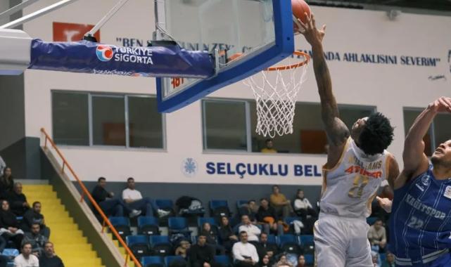 Konya Büyükşehir potada taraftarı önünde güldü