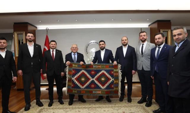 Memduh Büyükkılıç TÜGVA Genel Başkanı’nı ağırladı