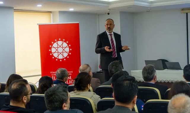 Osmaniye’de yapay zekâ çağında gazeteciliğin geçirdiği dönüşüm anlatıldı