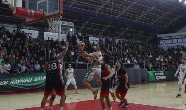 Sakarya potasında taraftar önünde net galibiyet