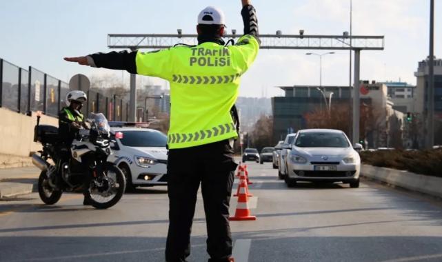 Trafikte yeni dönem başladı! Cezalar katlandı, ehliyete el koyma ve iptal şartları ağırlaştı