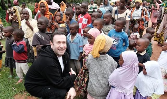 Ünlü iletişimci Özgür Aras’tan Afrika’ya umut taşıyan yolculuk