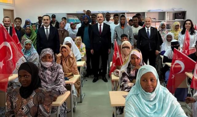 Afrikalı öğrenciler UCLG Başkanı Altay’ı coşkuyla karşıladı