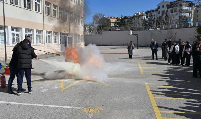 Ankara’da öğrencilere afet ve yangın eğitimi