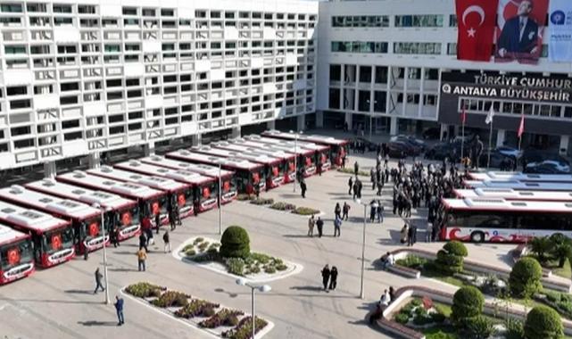 Antalya Büyükşehir’den toplu taşıma filosuna 19 yeni otobüs