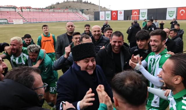 Başkan Özarslan Bağlumspor’a tribünden destek verdi