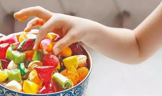 Bayramda yapışkan yumuşak şekerlere dikkat!