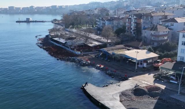 Bir dalga kırıcı set de Değirmendere sahiline