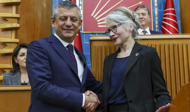 Emine Ülker Tarhan yeniden CHP’de