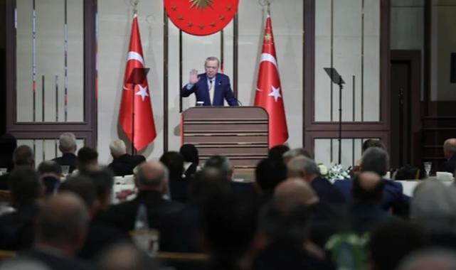 Erdoğan esnafla iftarda buluştu: Bölgesel türbülanstan başarıyla çıkacağız