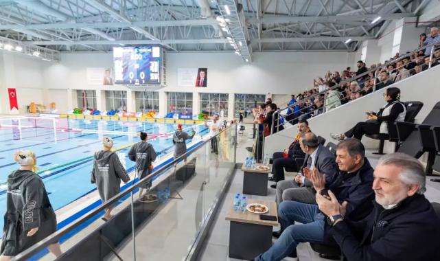 Göztepe’nin Avrupa zaferine Başkan Tugay da eşlik etti