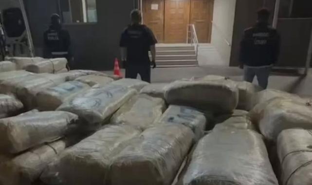 İzmir’de 1 ton 346,5 kg uyuşturucu madde ele geçirildi