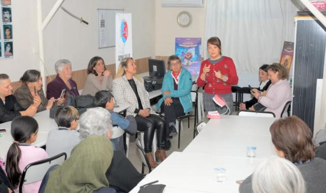 İzmir’de dişhekimleri diş sağlığının önemine dikkat çekti