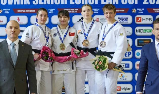 Kağıtspor’un olduğu her yerde başarı var