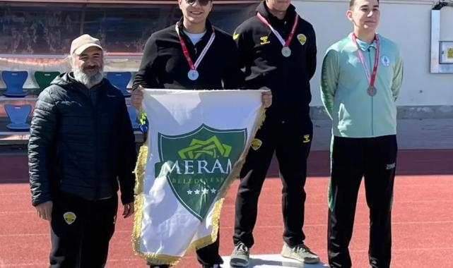 Konya Meramlı sporculardan okçuluk turnuvasında çifte başarı