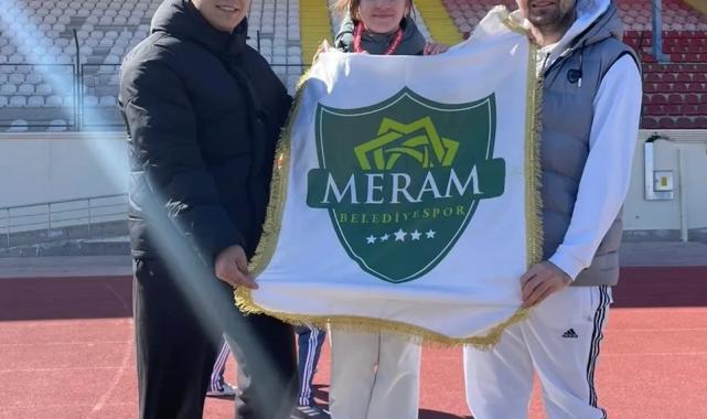 Konya’da Meramlı sporculardan okçulukta çifte başarı