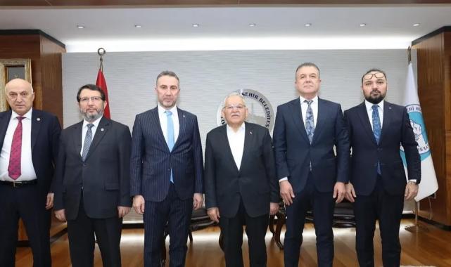 Memduh Büyükkılıç’tan ‘birlik’ mesajları