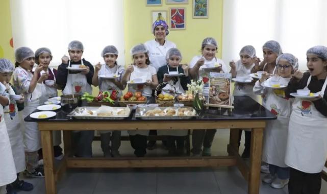 Mersin’de çocuklar mutfakta öğreniyor