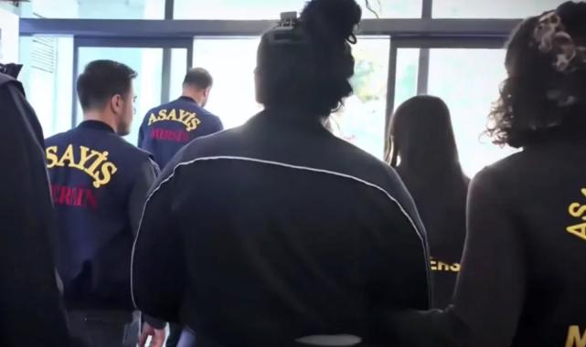 Mersin’de hırsızlık şüphelileri minibüste yakalandı: 3 tutuklama