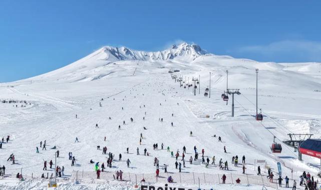 Rekortmen Erciyes yeni kayakseverleri bekliyor