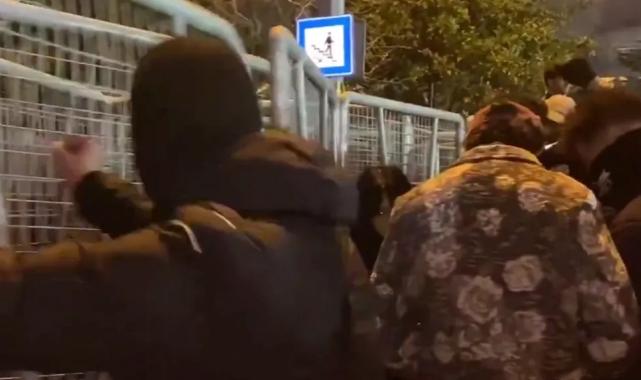 Saraçhane’de polis bariyerlerine saldıran maskeli 35 şüpheli gözaltında