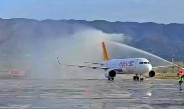 Tokat–İzmir uçuşları başladı… İlk sefere su takı seremonisi