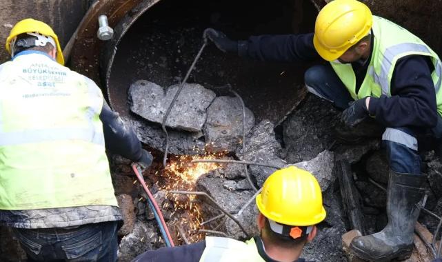 Antalya’da 35 yıllık ana hat vana yenilendi