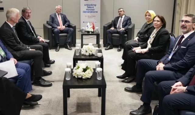 Bakan Tekin OECD Zirvesi’nde