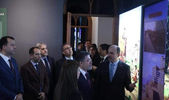 Bakan Yumaklı Konya’da Dijital Tanıtım Merkezi’ni inceledi