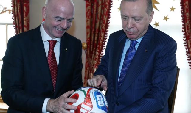 Cumhurbaşkanı Erdoğan, FIFA Başkanı’nı Dolmabahçe’de kabul etti
