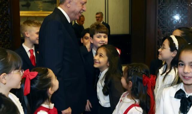 Cumhurbaşkanı Erdoğan, Külliye’de çocukları misafir etti