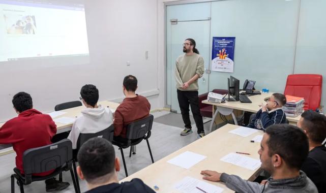 İzmir’de engelli gençler iş dünyasına adım atıyor