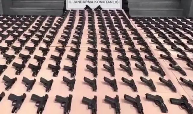 Jandarma’dan dev operasyon… 1.107 ruhsatsız tabanca ele geçirildi