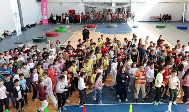 Kayseri Büyükşehir Develili öğrencileri sporla buluşturdu