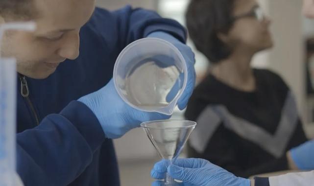 Kocaeli’de gençler ve özel bireylerden sakız kokulu kolonya