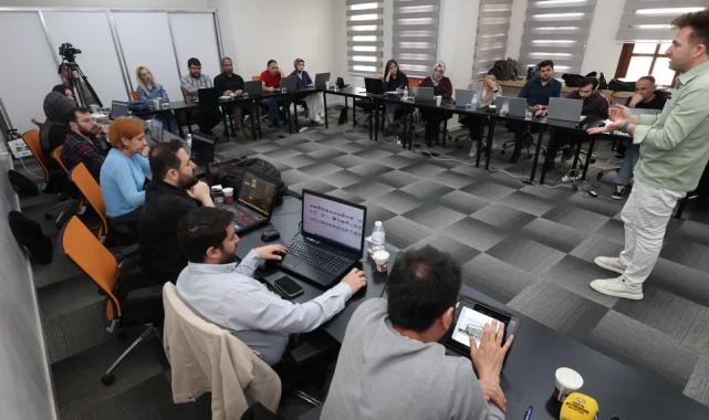 Konya Büyükşehir’den personeline yapay zekâ eğitimi