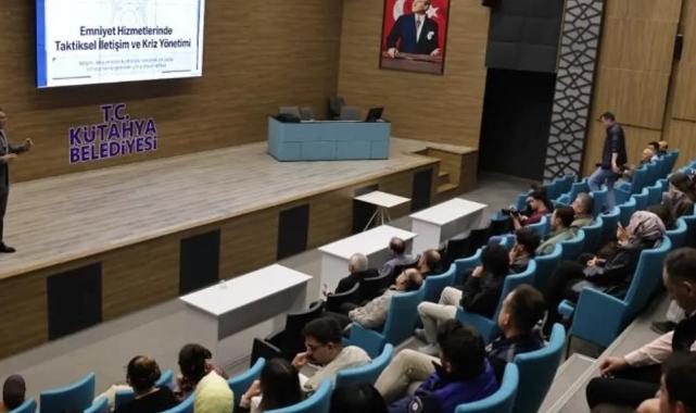 Kütahya’da belediye personeline ‘etkili iletişim’ eğitimi