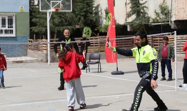 Mardin Yeşilli’de Polis Haftası’nda dostluk maçı