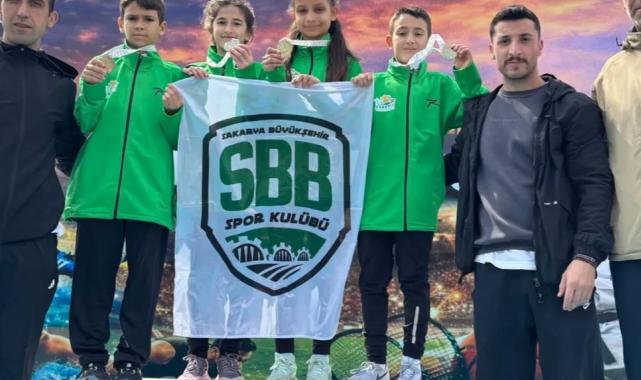 Sakarya Büyükşehirli atletlerden çifte başarı