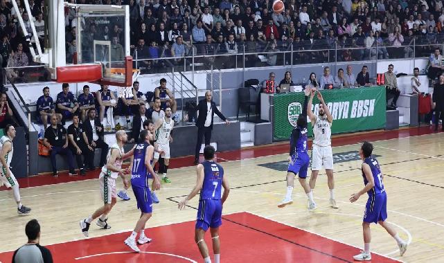 Sakarya potada yarı final serisine galibiyetle başladı