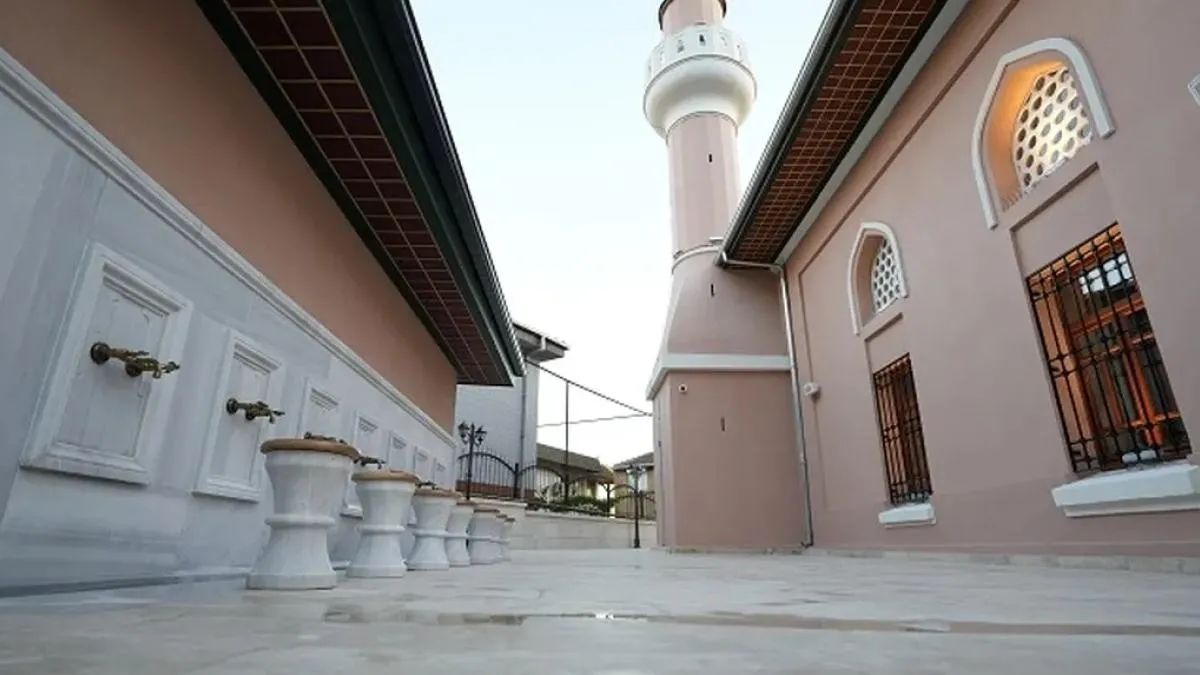 4 asırlık cami ibadete açıldı