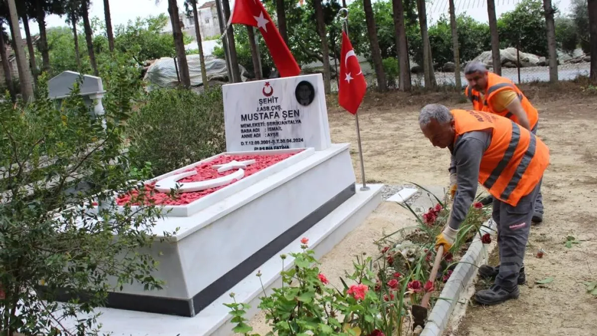 Antalya’da mezarlıklar bayram ziyaretine hazır