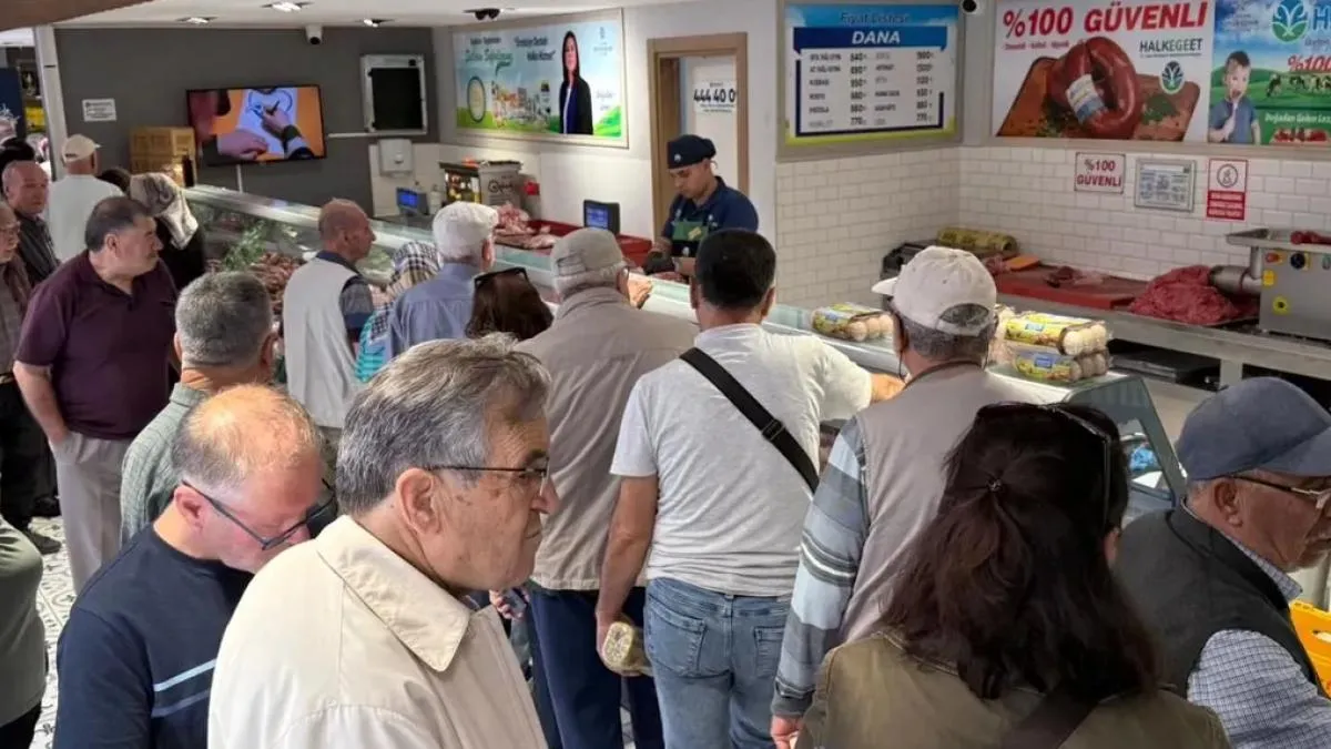 Aydın’da Halk Ege Et’te bayram indirimi yoğun ilgi gördü