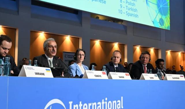 Bakan Uraloğlu, ITF’nin yeni dönem başkanı seçildi
