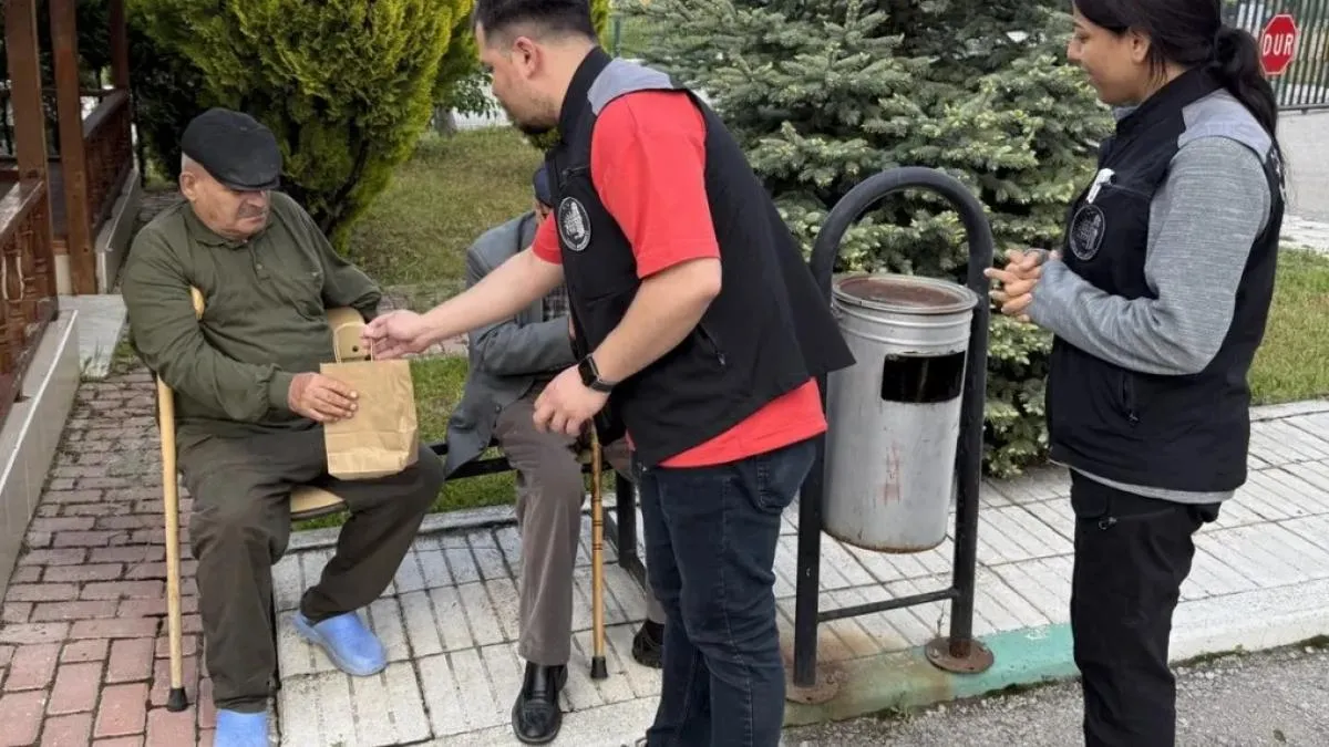 Çorum’da huzurevi sakinlerine bayram ziyareti