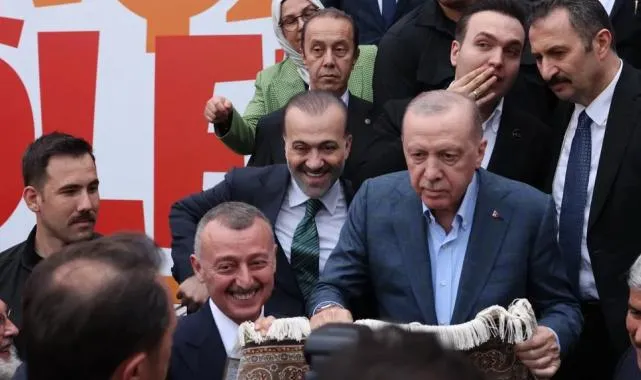 Cumhurbaşkanı Erdoğan Kocaelispor Müzesi için forma imzaladı