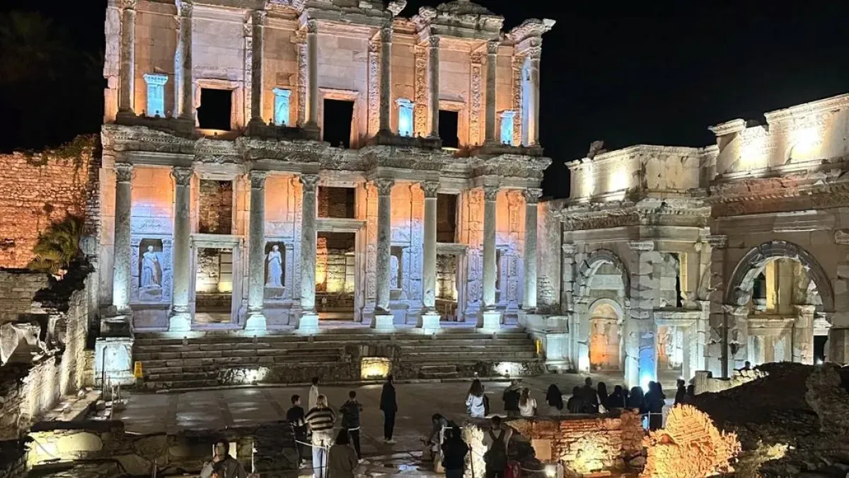 Efes’te gece müzeciliği gençlerle buluşuyor