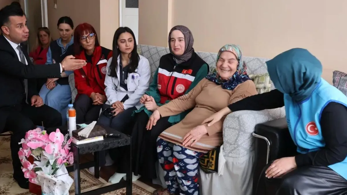 Erzurum’da bayram öncesi çınarların kapısı vefayla çalındı